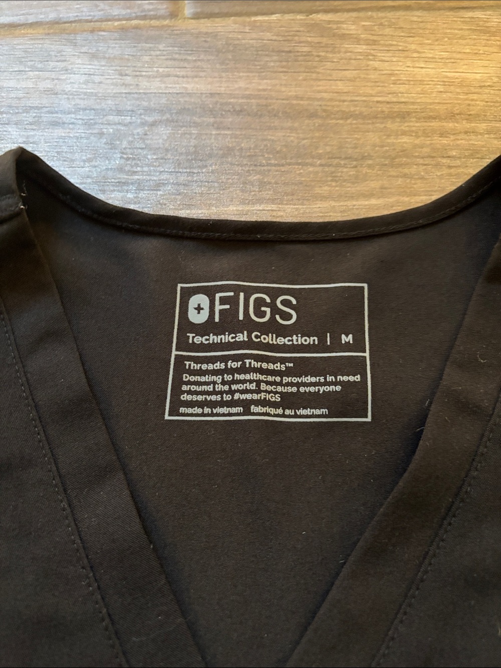 FIGS Women’s Catarina Scrub Top Shirt in Black - Picture 4 of 11